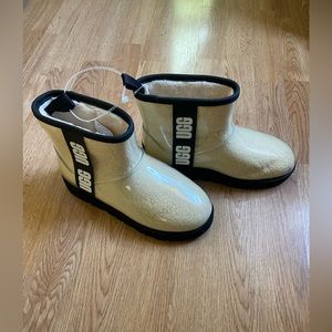 UGG NWT clear mini natural rain boots Size 7 Black & White
